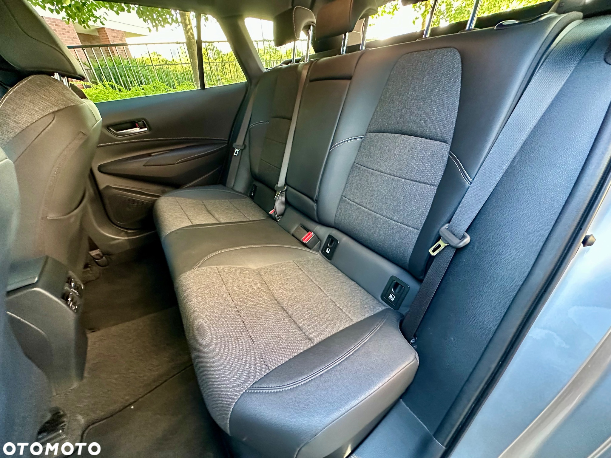 Toyota Corolla 2.0 Hybrid Style - 33