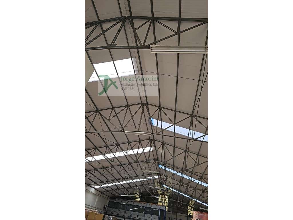 Armazém na Maia 950 m2 - 2 frentes . Fácil acesso às principais via... - Grande imagem: 4/4