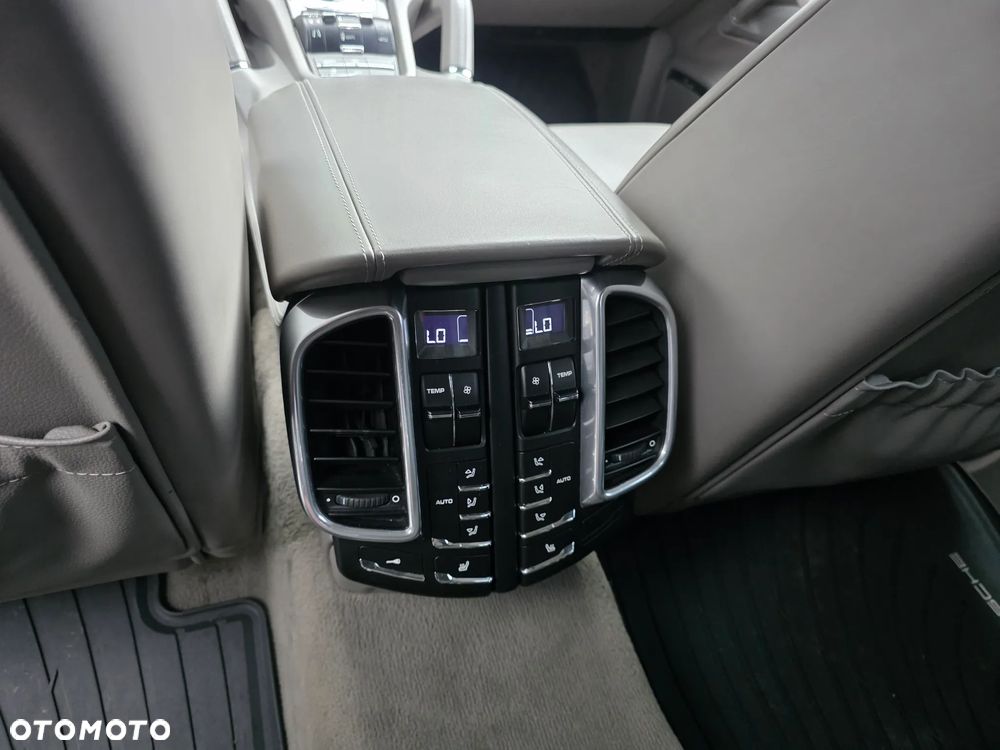 Porsche Cayenne Turbo - 11