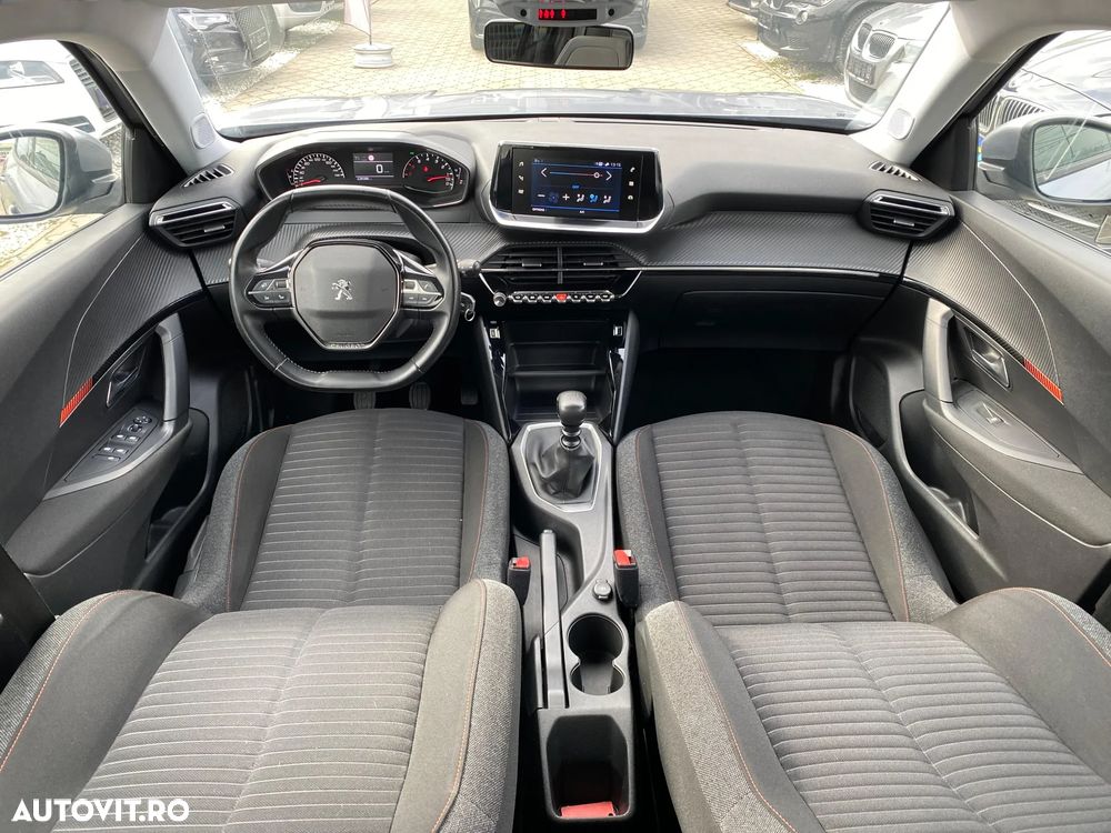 Peugeot 2008 - 8