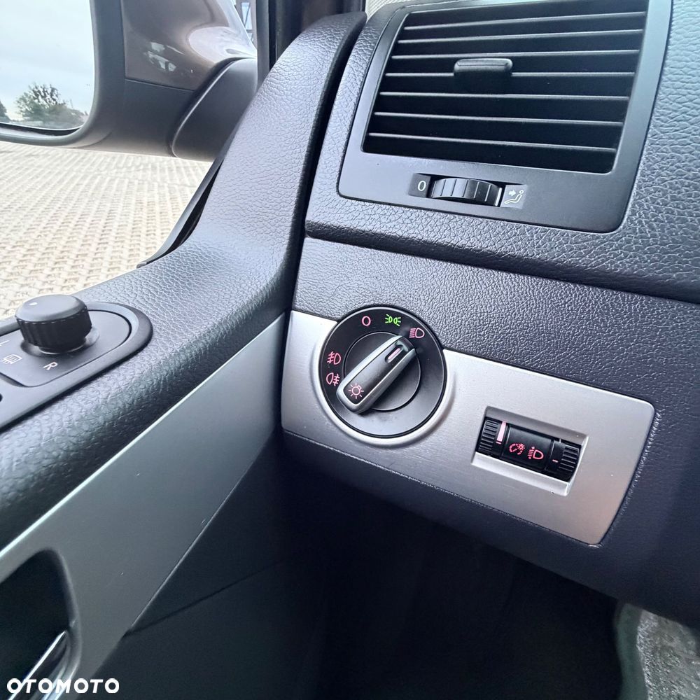 Volkswagen Multivan - 31