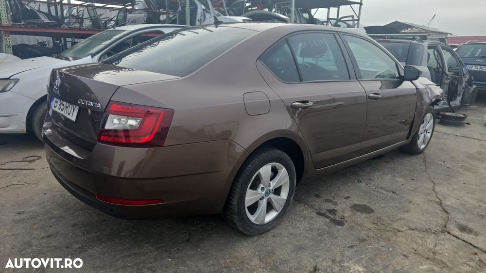 Skoda Octavia 2.0 TDI DSG Ambition - 1