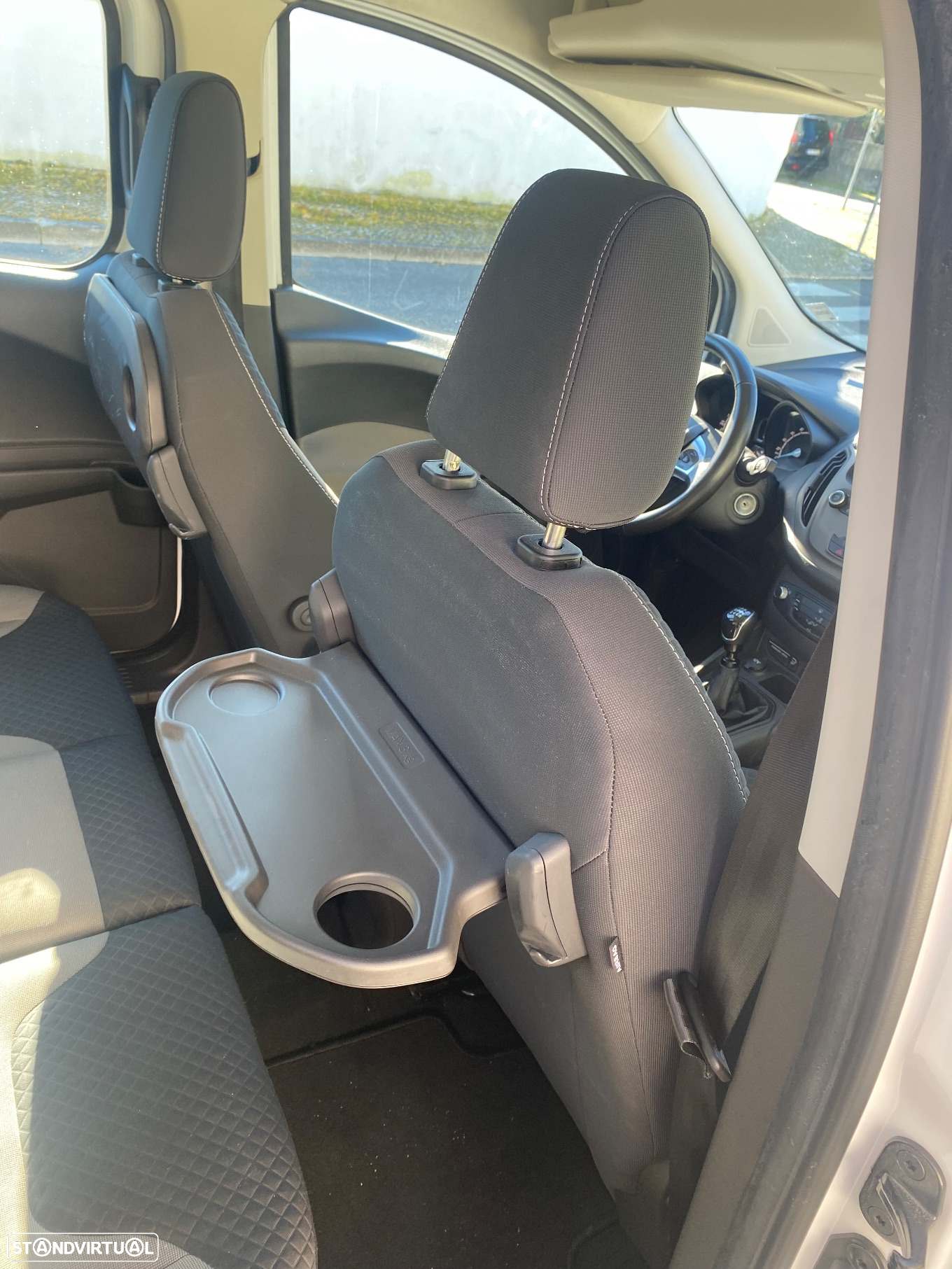 Ford Tourneo Courier 1.5 TDCi Ambiente - 21