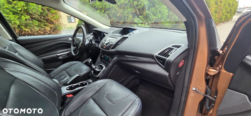 Ford Kuga 2.0 TDCi 2x4 Titanium - 36
