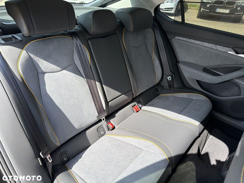 Skoda Superb 2.0 TDI SCR 4x4 Drive DSG - 22