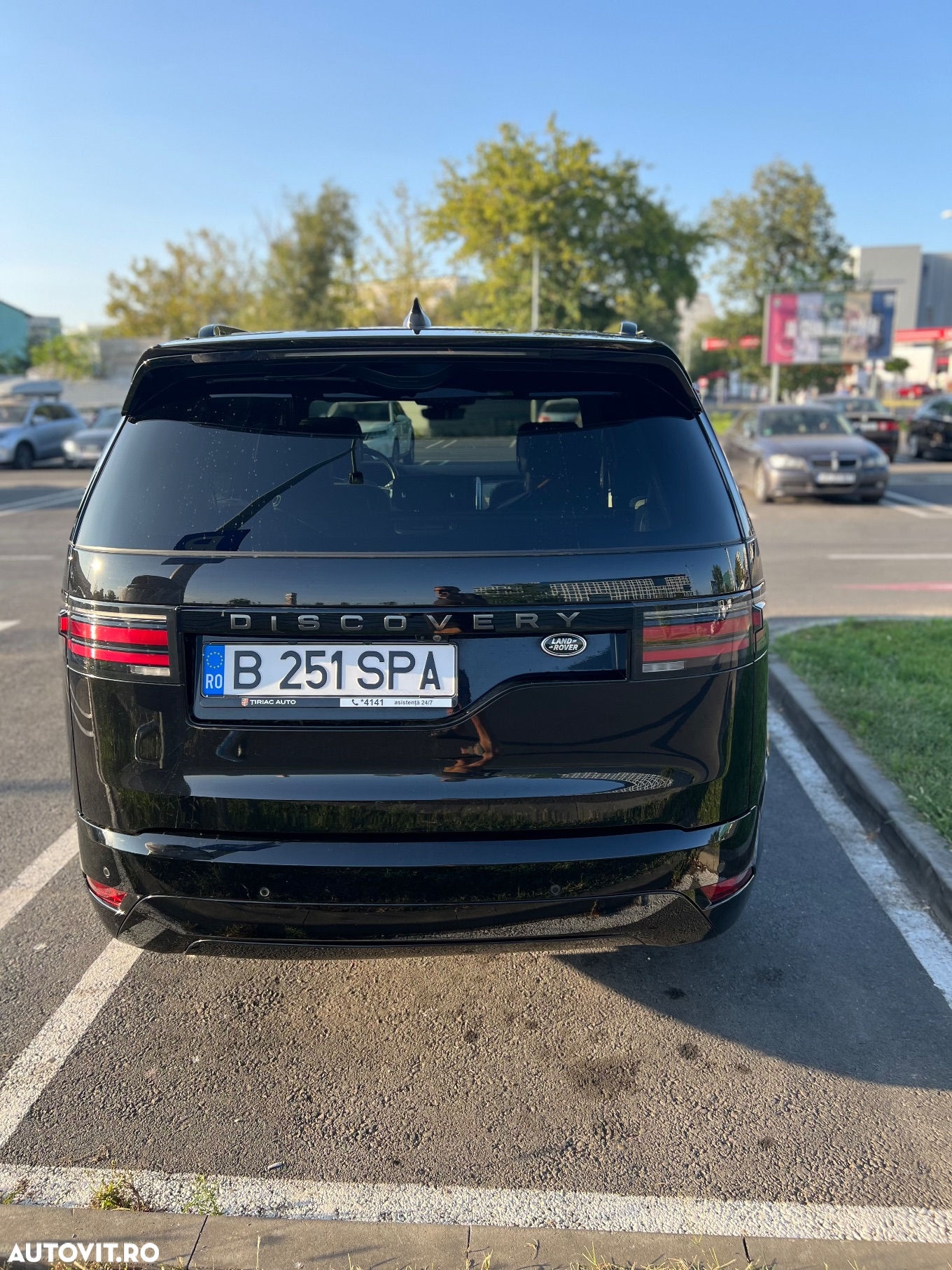 Land Rover Discovery 3.0D 250 MHEV R-Dynamic SE - 12