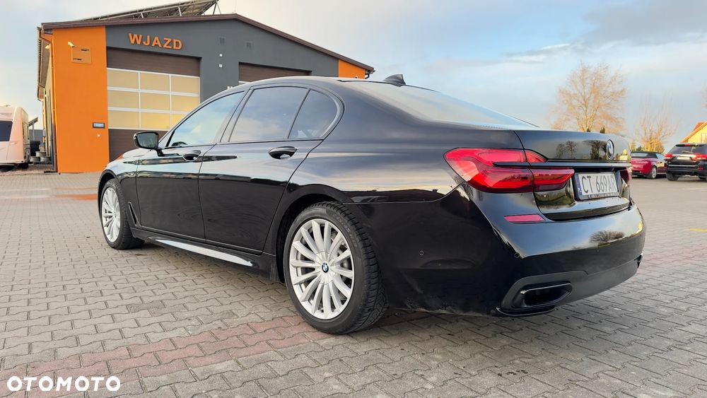BMW Seria 7 750i xDrive - 1
