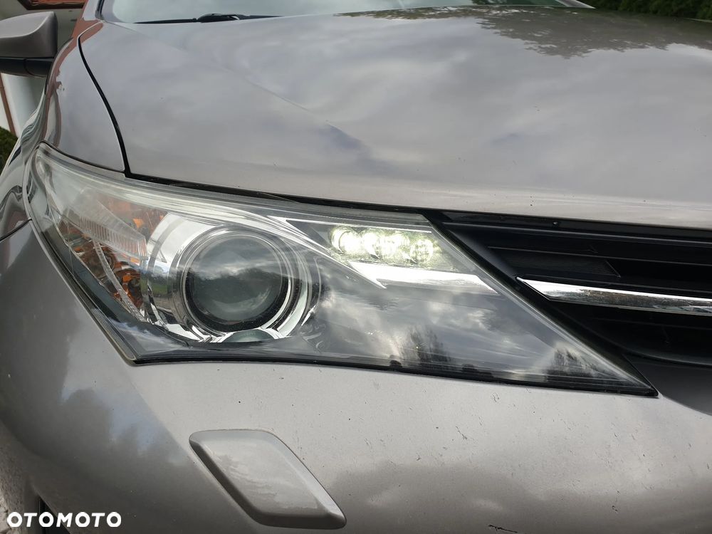 Toyota Auris 1.6 Executive - 2