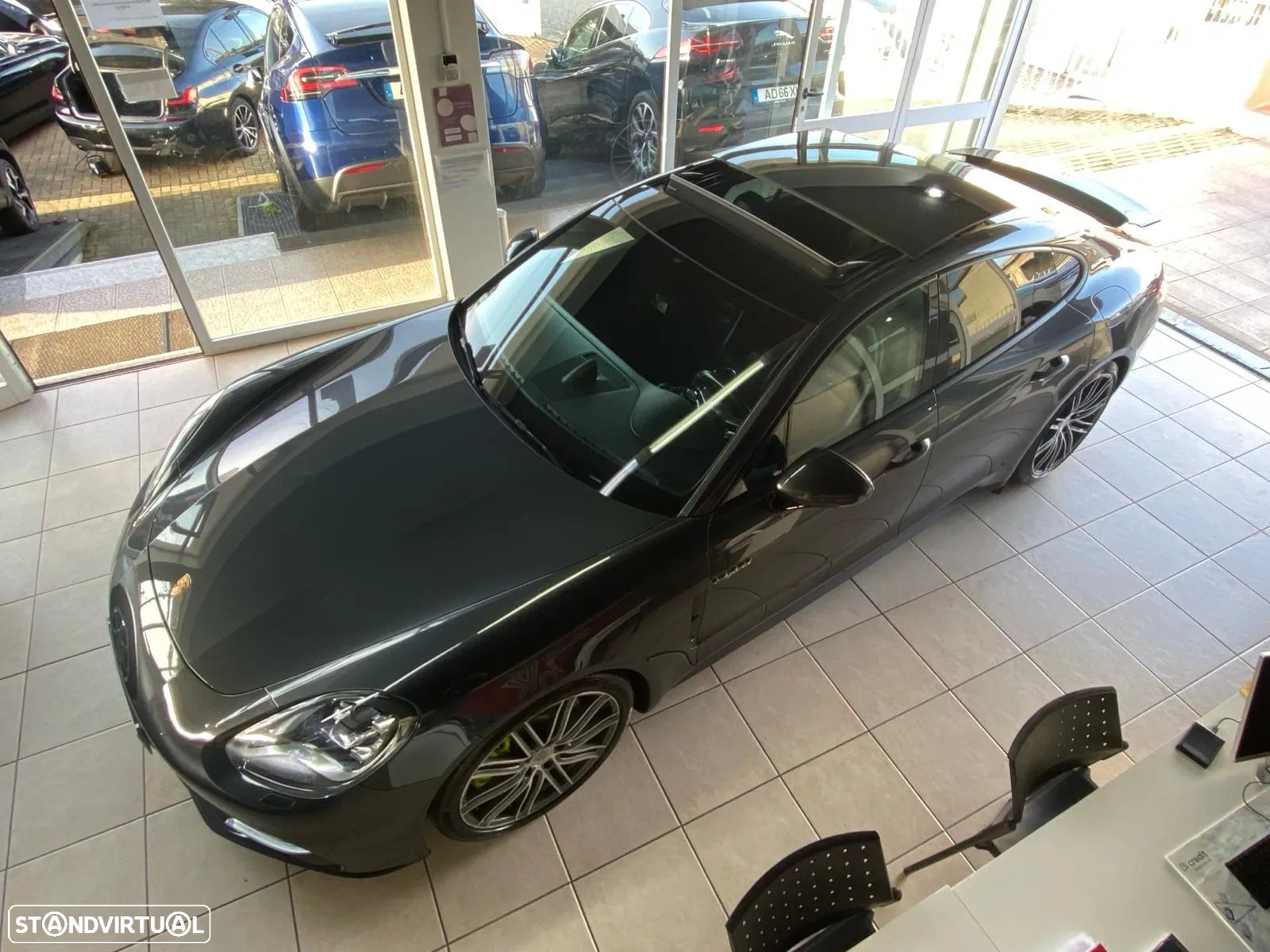 Porsche Panamera 4 E-Hybrid 10 Years Edition - 33