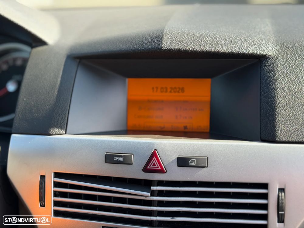 Opel Astra GTC 1.7 CDTI - 11