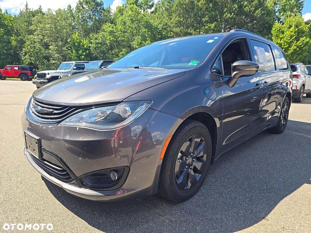 Chrysler Pacifica - 1