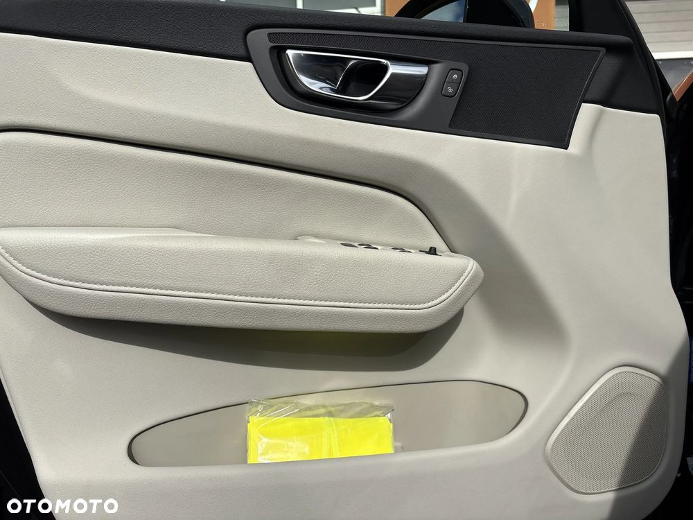 Volvo XC 60 B4 D Momentum Pro - 12