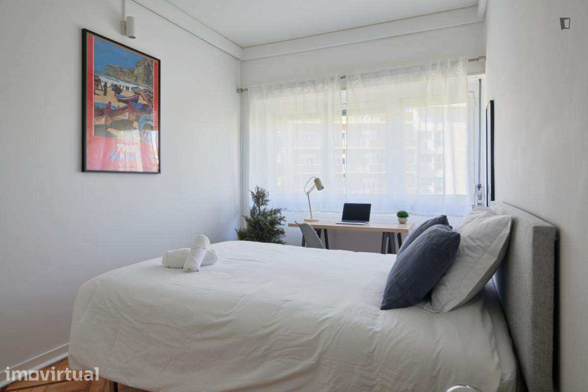 Quarto - localizado em São Sebastião Lisbon - Grande imagem: 3/28