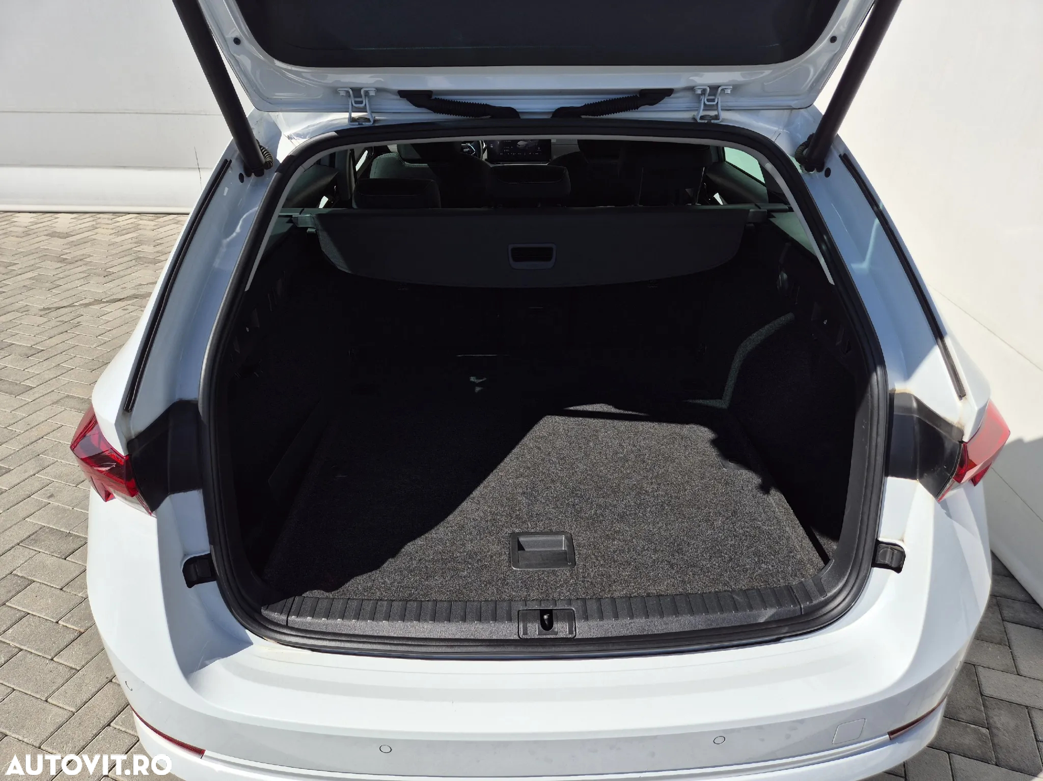 Skoda Octavia Combi 2.0 TDI DSG Style - 23