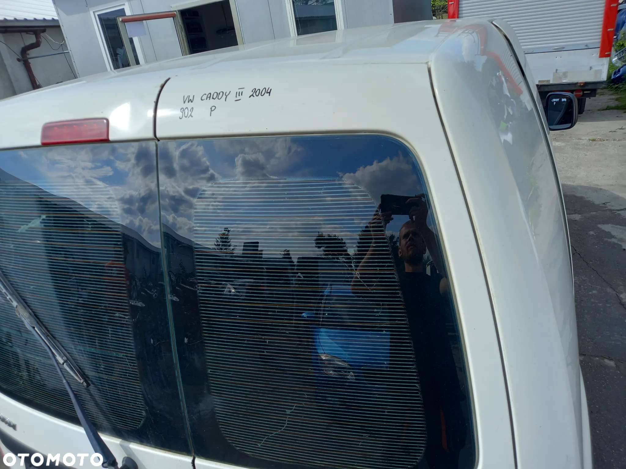 VW CADDY III DRZWI PRAWY TYŁ PRAWE TYLNE Z KLAPY BAGAŻNIKA KLAPA 902 - 5