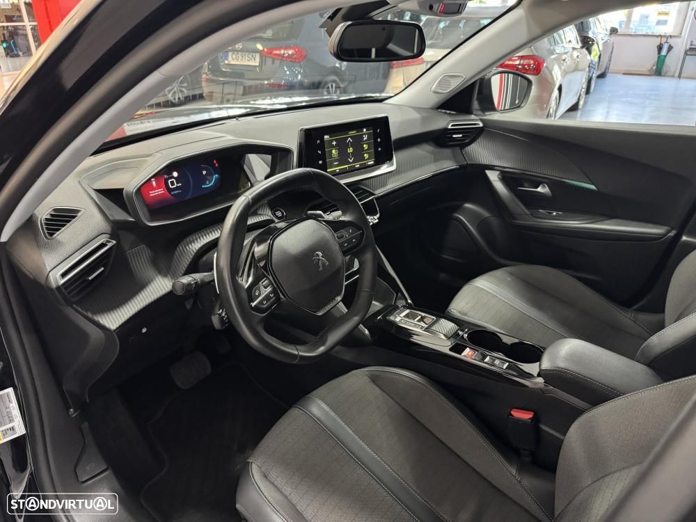 Peugeot 2008 1.2 PureTech Allure EAT8 - 26