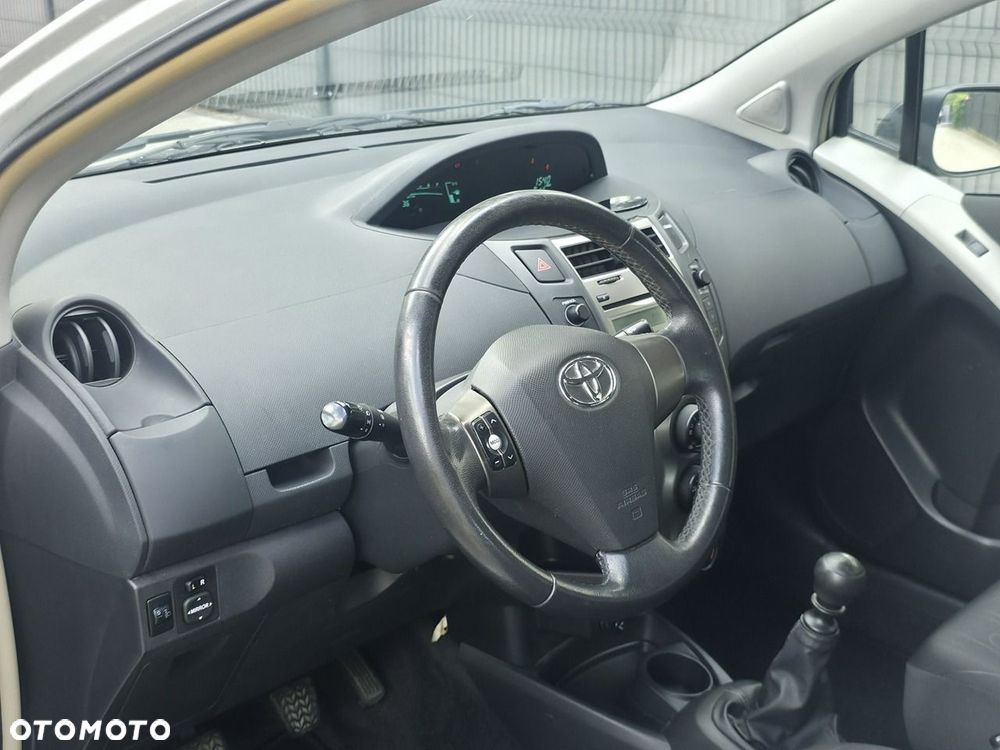 Toyota Yaris - 7