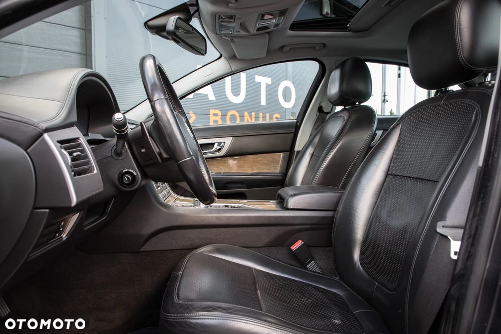 Jaguar XF 4.2 Super V8 - 24