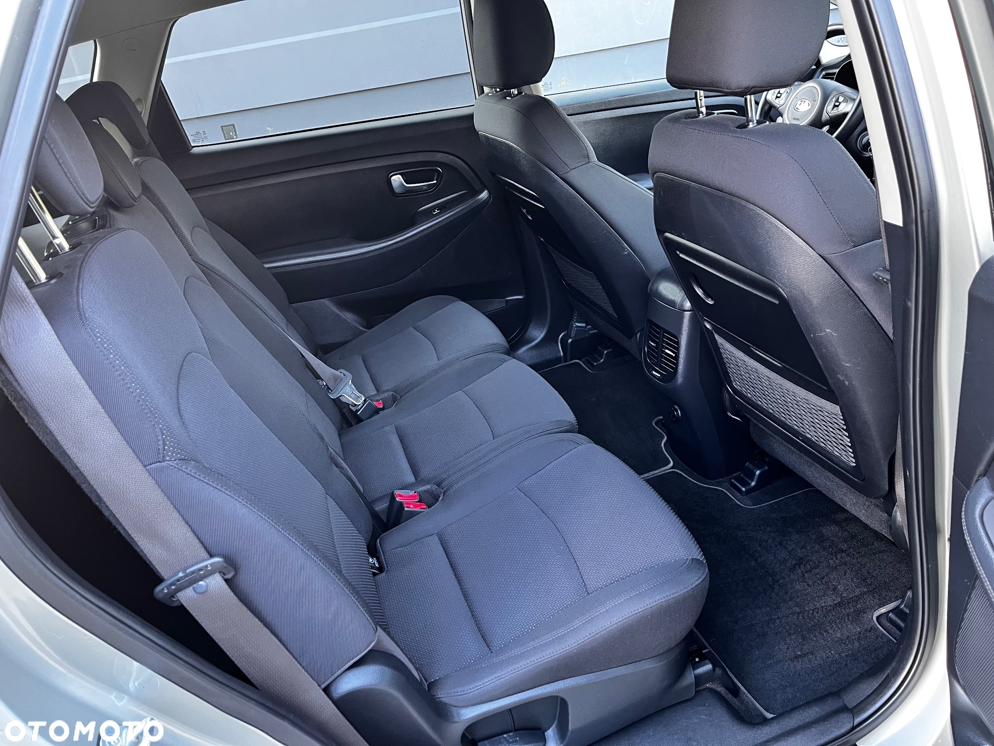 Kia Carens 1.7 CRDi L - 19