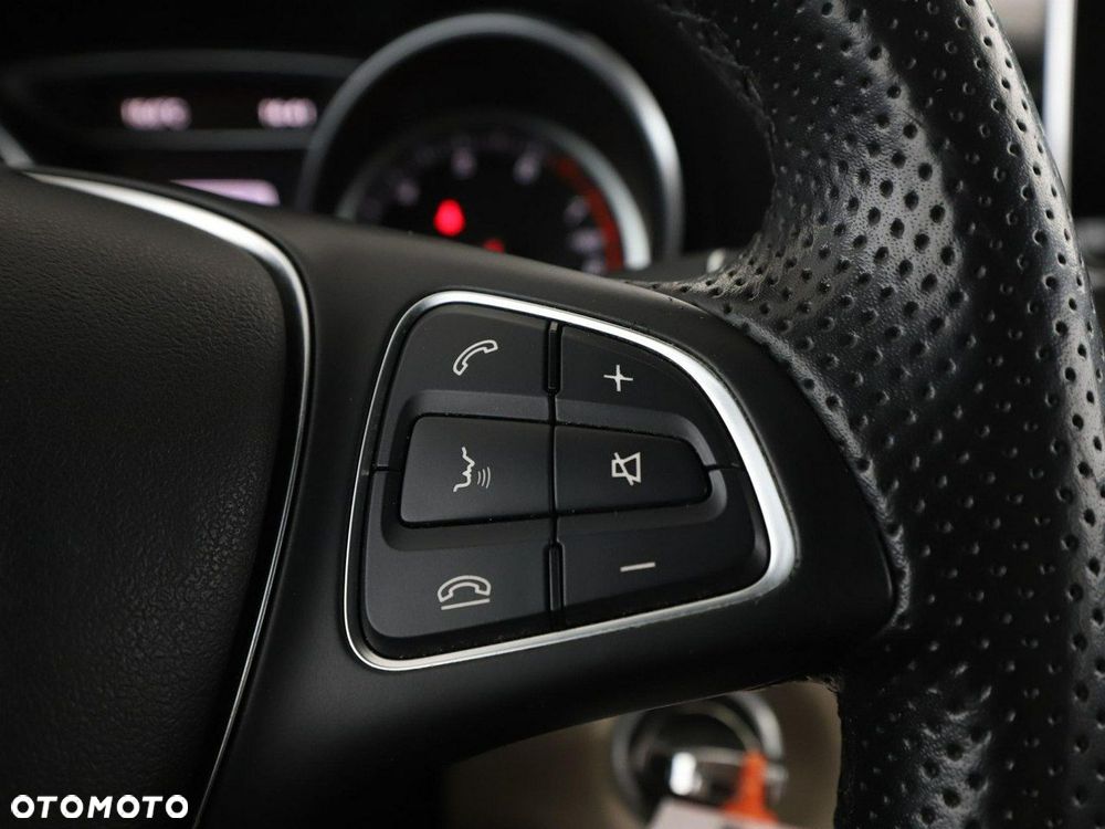 Mercedes-Benz CLA 180 7G-DCT - 30