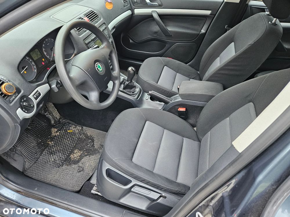 Skoda Octavia 1.6 FSI Ambiente - 10