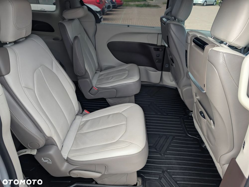Chrysler Pacifica - 13