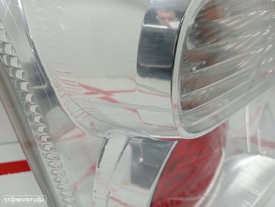 FAROLIM TRASEIRO ESQUERDO TOYOTA COROLLA VERSO 2007 - 2