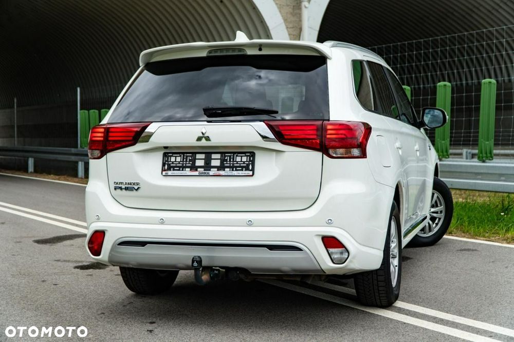 Mitsubishi Outlander 2.4 4WD Plus - 21