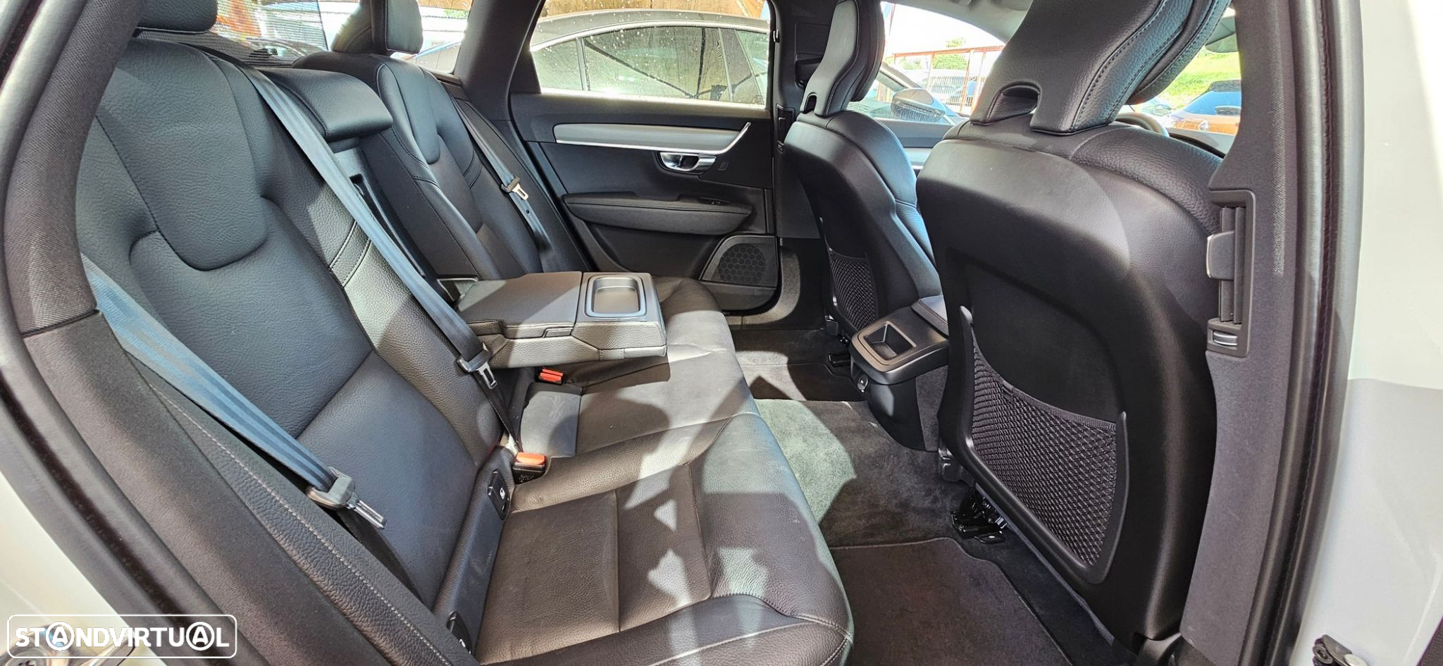 Volvo V90 2.0 B4 Momentum Plus Geartronic - 16