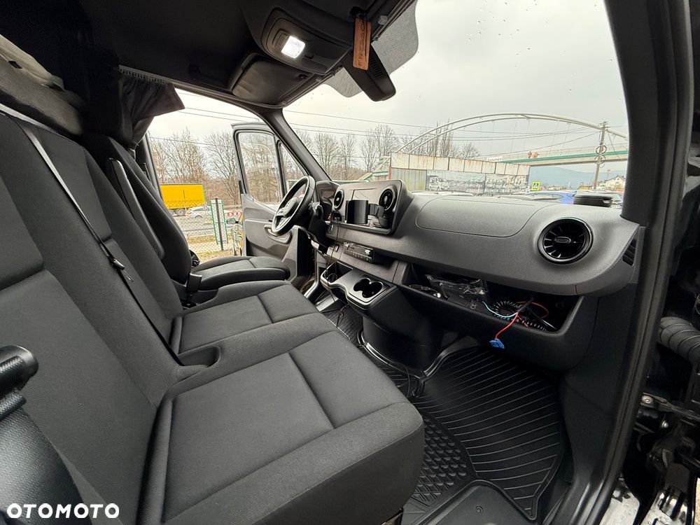 Mercedes-Benz Sprinter - 12