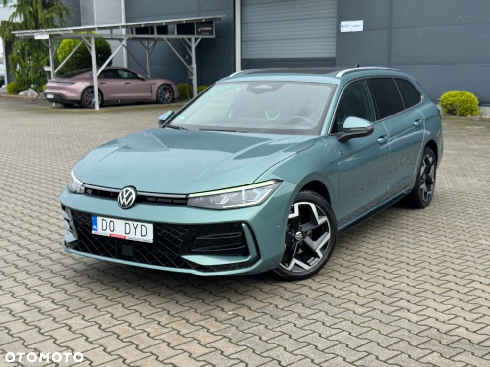 Volkswagen Passat Variant 2.0 TDI SCR DSG R-Line - 2