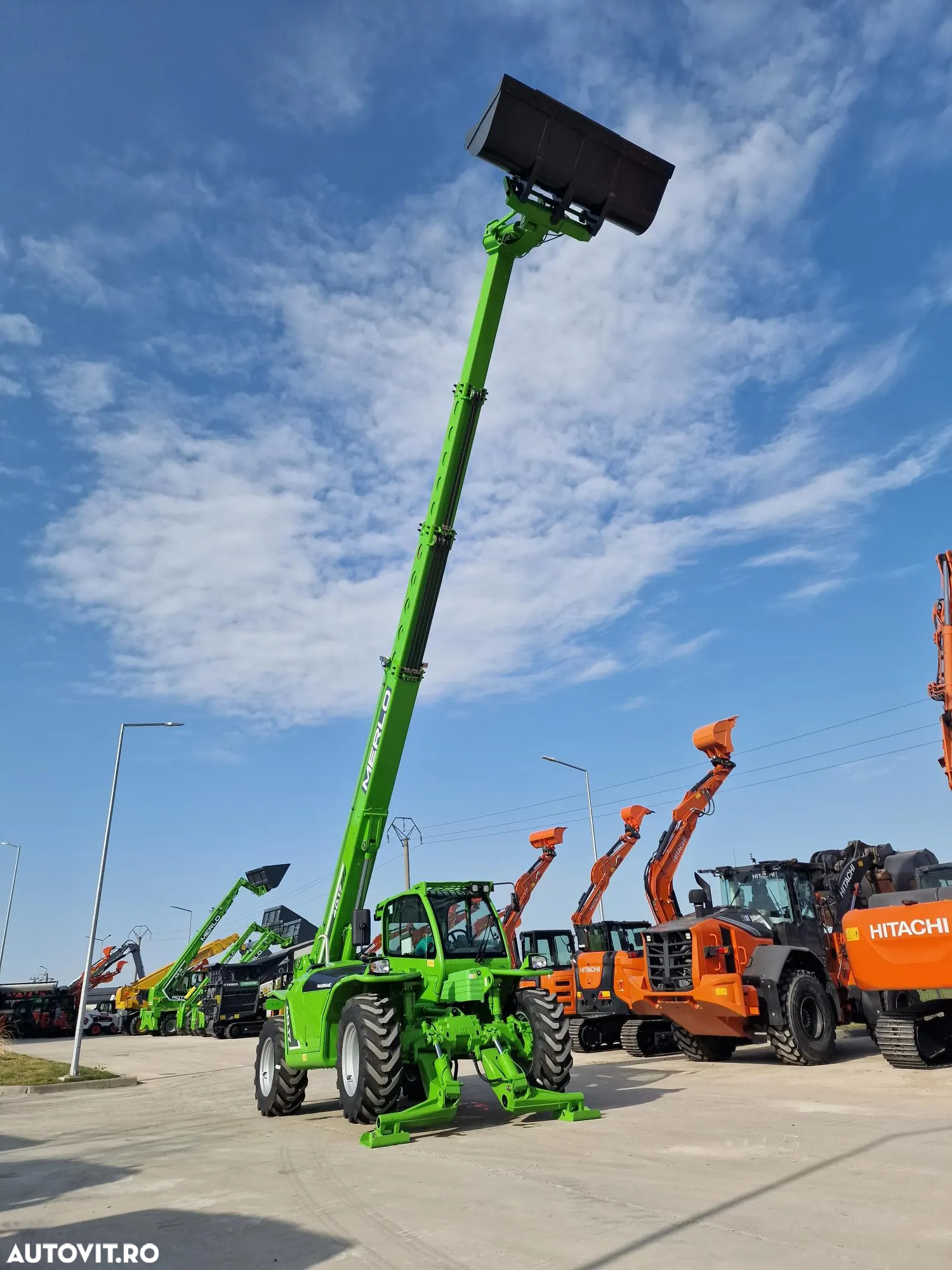 Merlo P40.17, inaltime ridicare 17m, ridica 4 tone primul tronson, Aer cond, garantie 1 an, posibilitate leasing 5 ani, produs in ITALIA, cale fata, cupa 1mc, furci PROMOTIE 103900 EUR+Tva - 23
