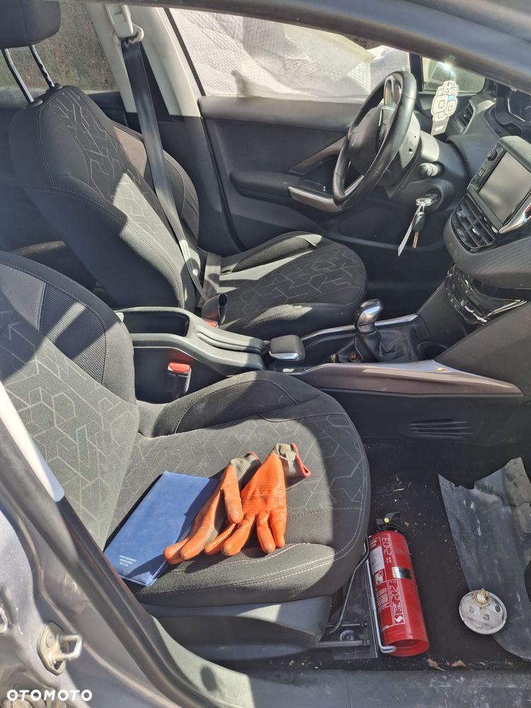 Peugeot 3008 HDi 115 Allure - 8