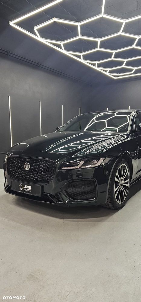 Jaguar XF 2.0 P300 AWD R-Dynamic HSE - 19