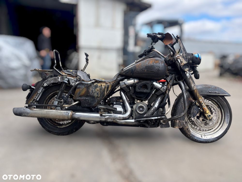 Harley-Davidson Touring Road King - 2