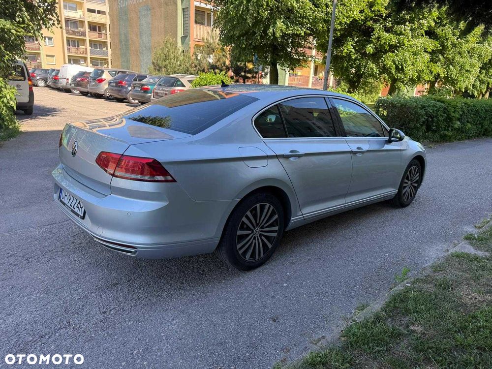 Volkswagen Passat - 4