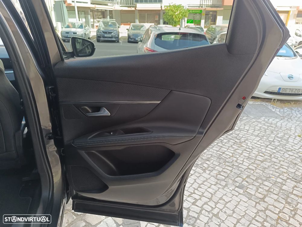 Peugeot 3008 1.2 Hybrid Allure e-DCS6 - 36