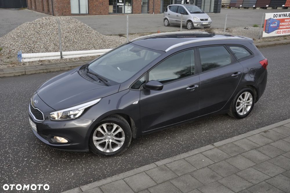 Kia Ceed 1.6 CRDi 128 Fifa World Cup Edition - 3