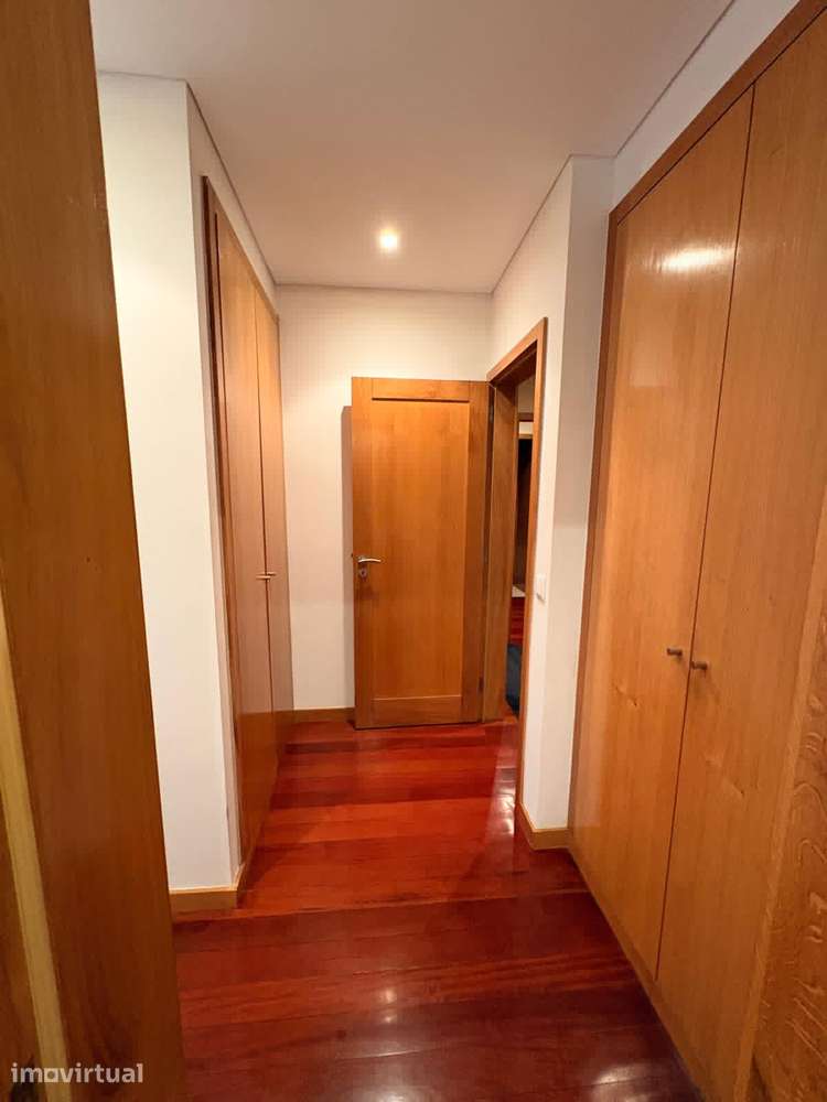 Apartamento T3 com garagem, varanda e segurança - Grande imagem: 5/21