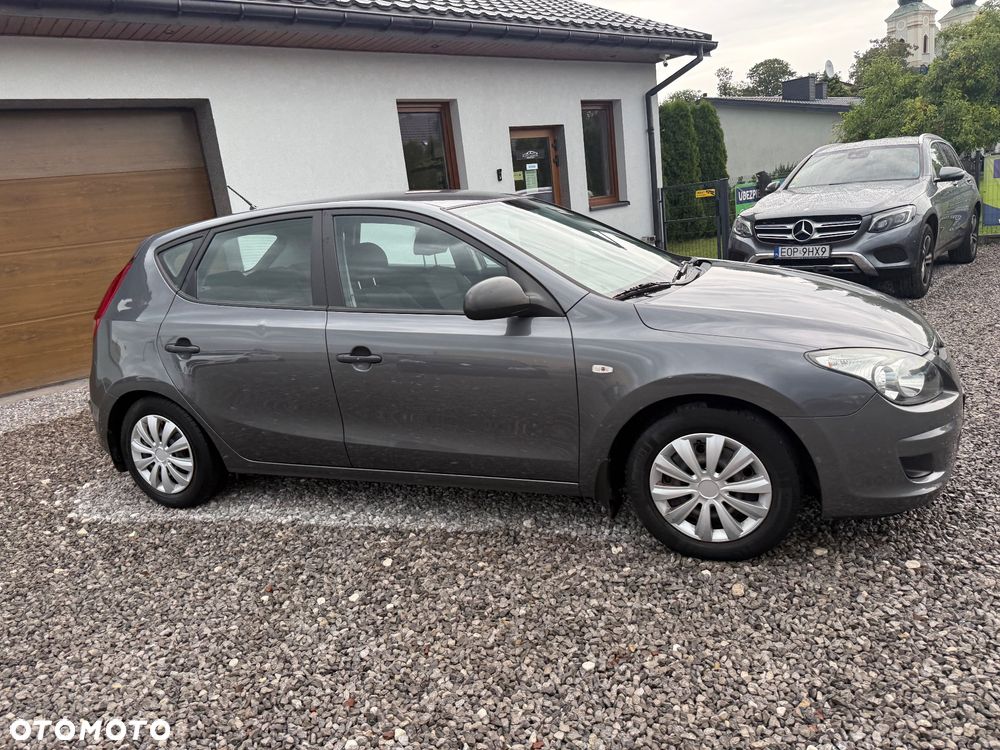 Hyundai i30 1.4 Base + - 21