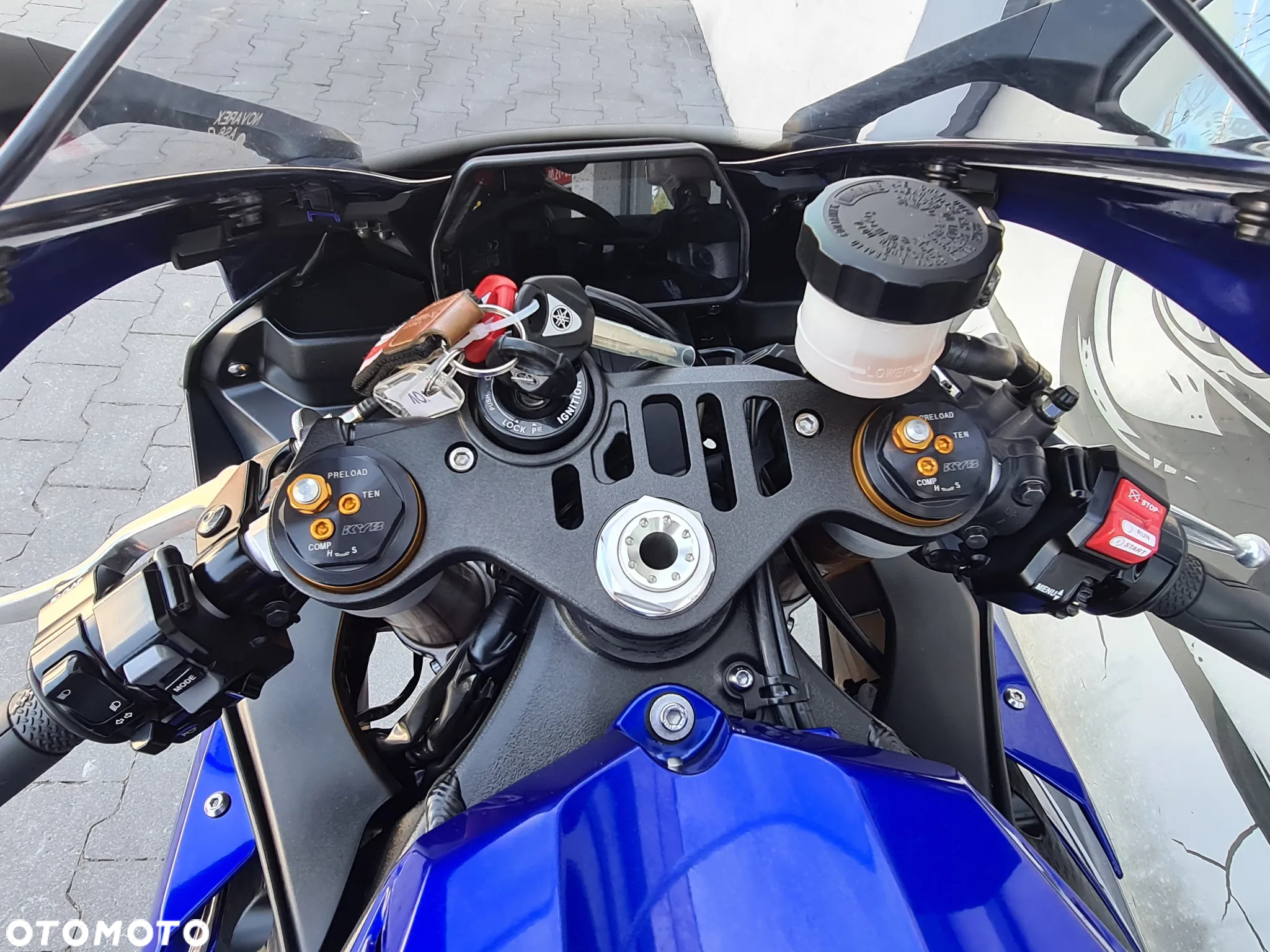 Yamaha R1 - 11