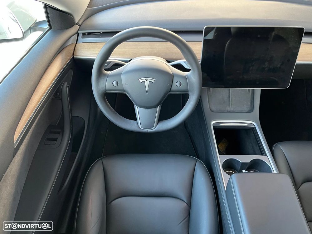 Tesla Model 3 Standard Range Plus RWD — fotografia 9