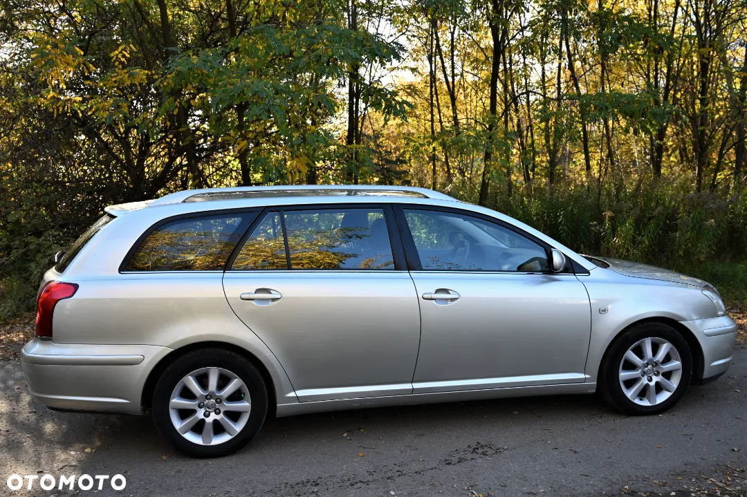 Toyota Avensis - 10