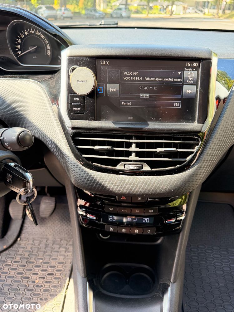 Peugeot 208 - 14