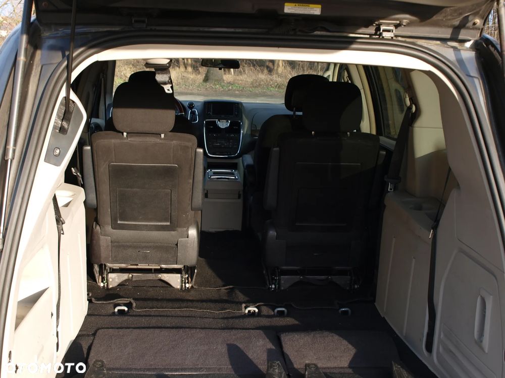 Chrysler Town & Country - 25