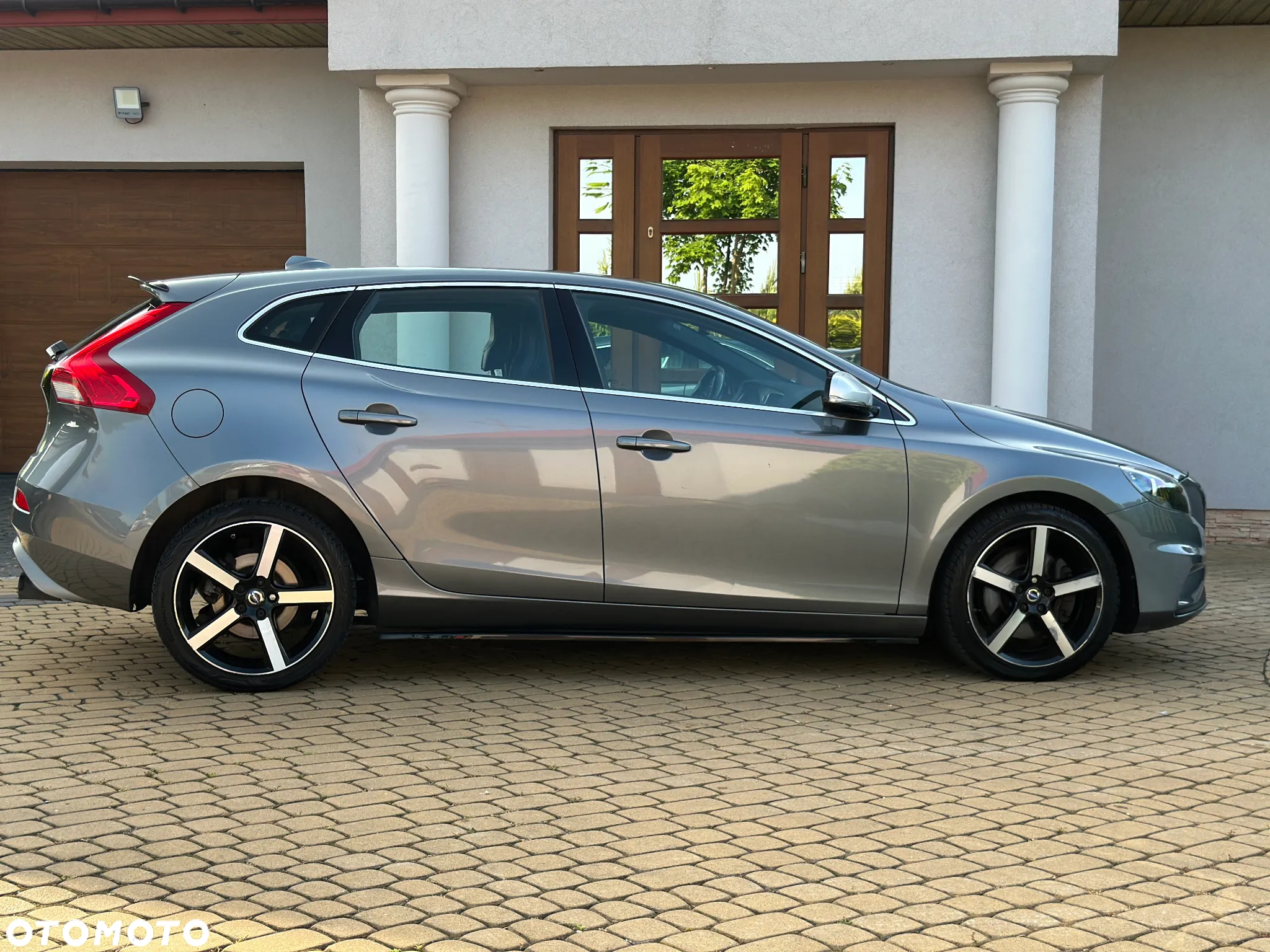 Volvo V40 D4 Drive-E R-Design Summum - 13