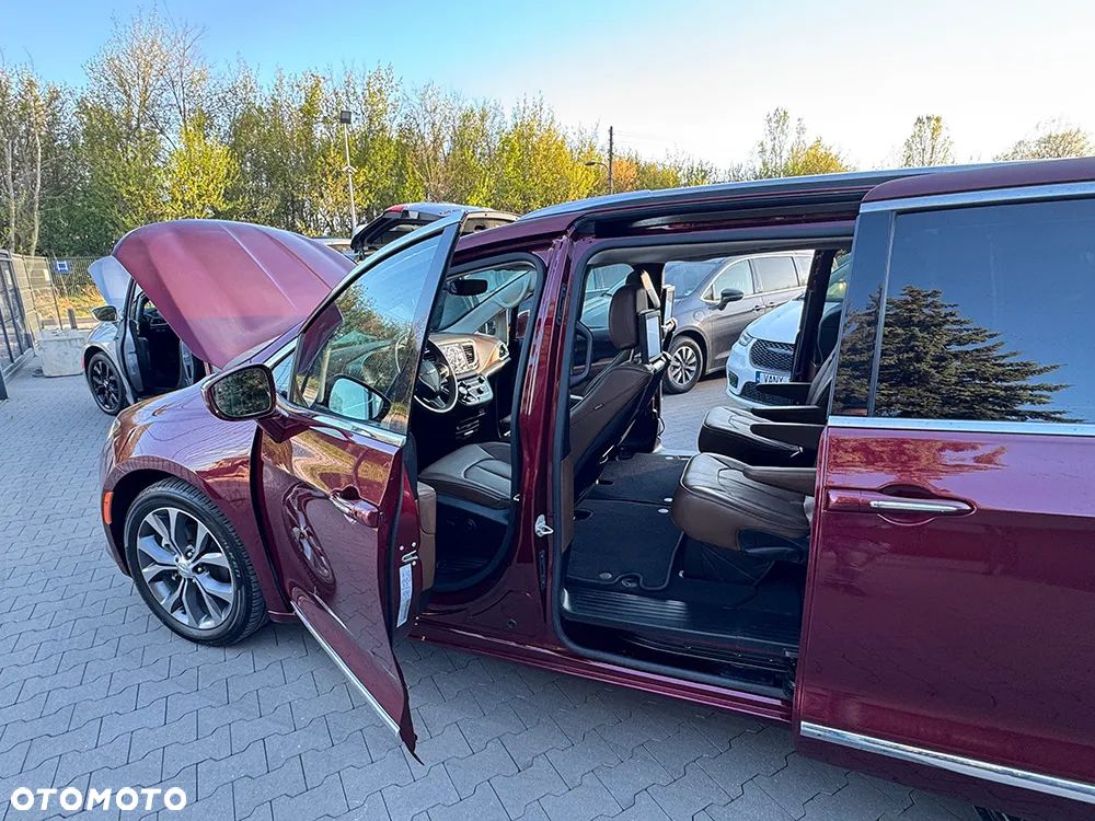 Chrysler Pacifica - 26