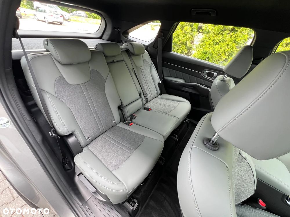 Kia Sorento 1.6 T-GDI HEV L 7os - 22