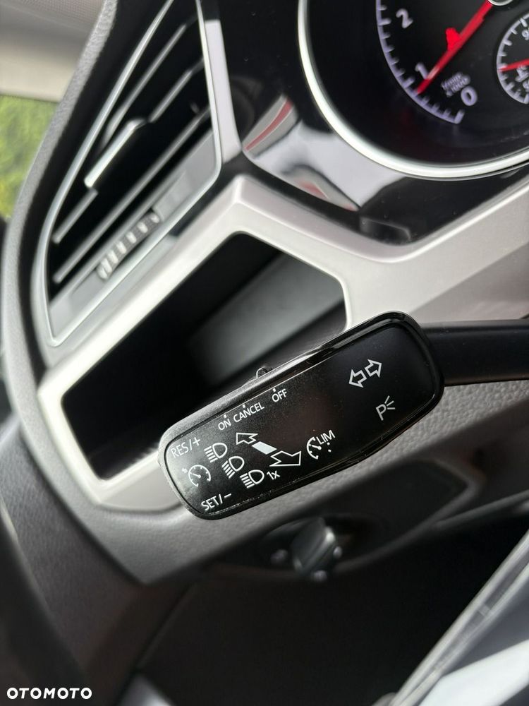Volkswagen Touran - 25