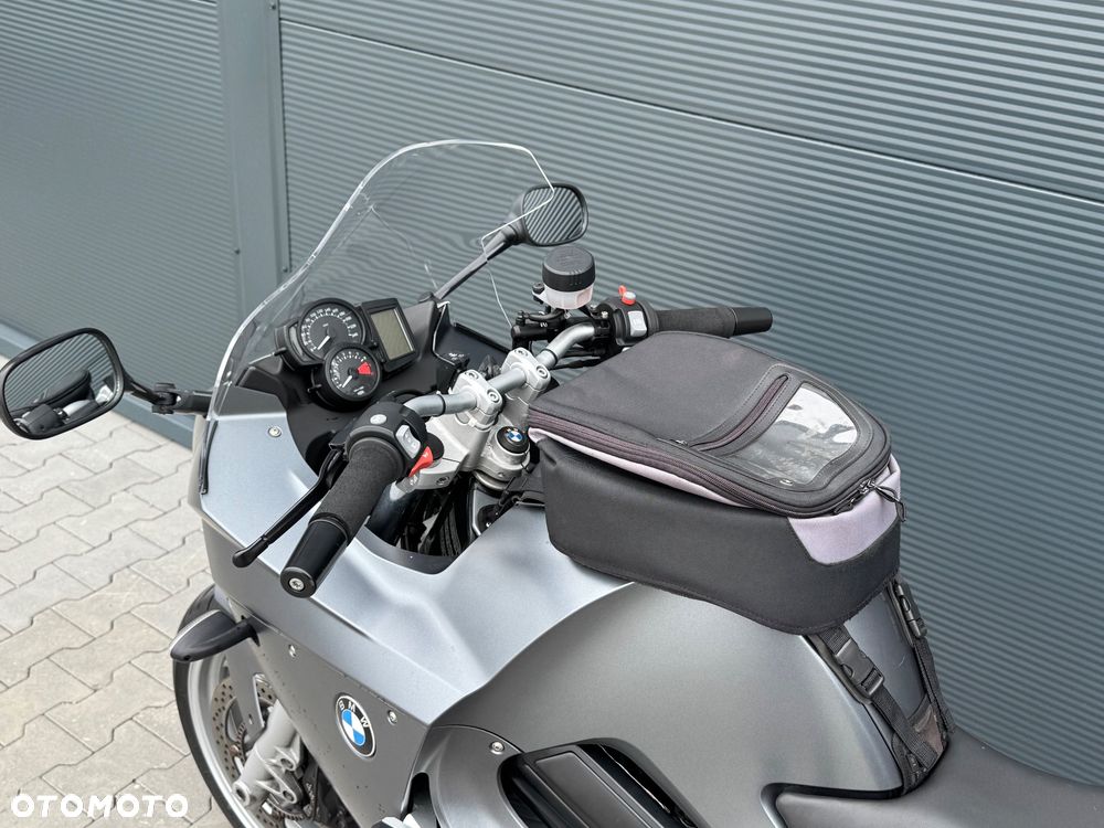 BMW F - 21